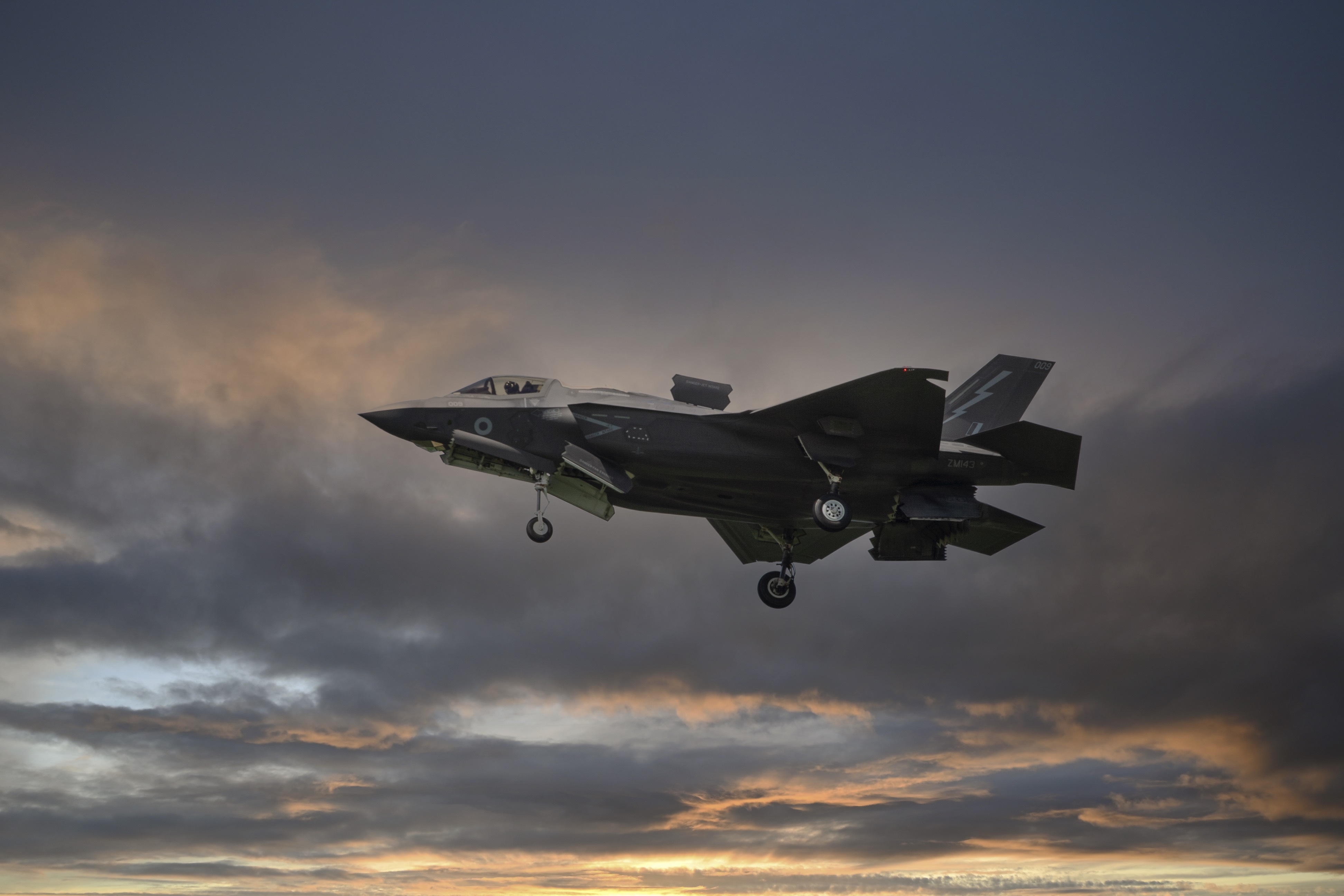 F35-squashed-143546-170621.jpg